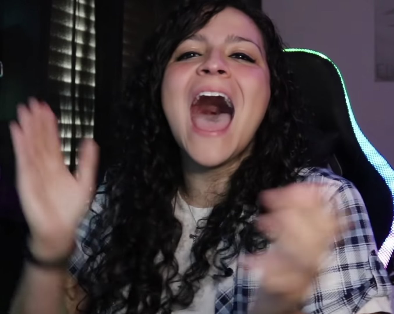 YouTube reaction girl's mouth open #5P8Aejf4