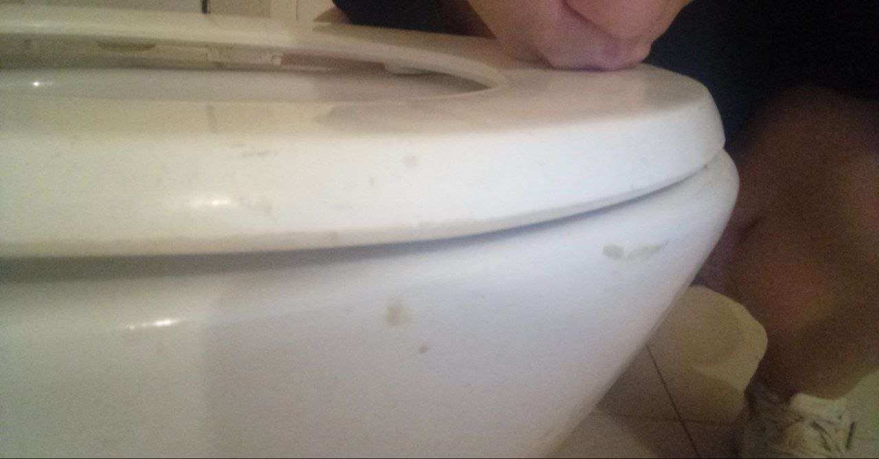 Toilet play #DKuk3UMh